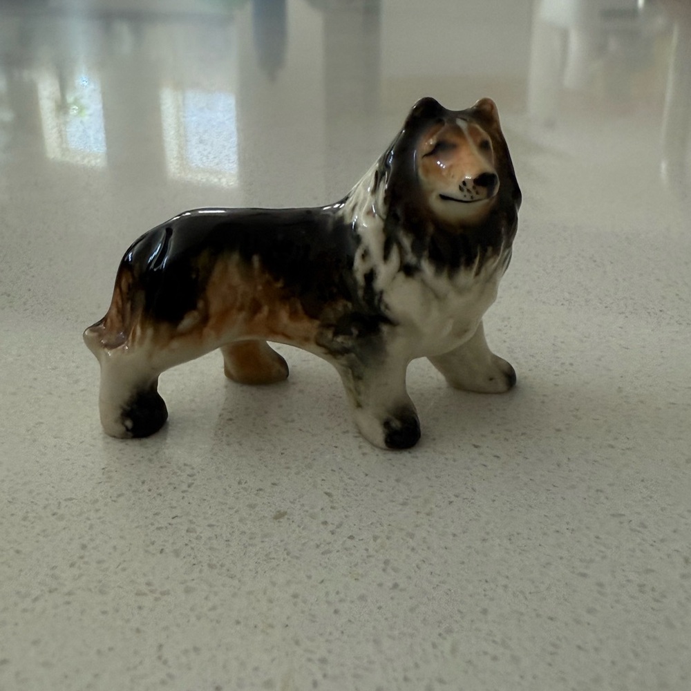 Vintage Mini Porcelain Collie Dog Figurine Glossy Finish Made in Japan 1.5"